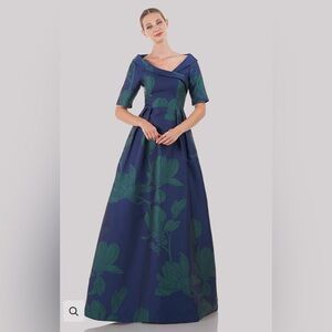 Kay Unger Coco Gown, New With Tags, Size 8